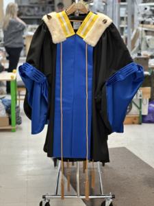 学校用カスタマイズされたアカデミックアパレル博士号卒業式ガウンとトゲ - Product Image 6