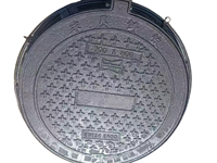 Couvercle de regard en fonte ductile GGG50 vs Grille de drainage des eaux pluviales en fonte gris traditionnelle, classe de charge lourde D400