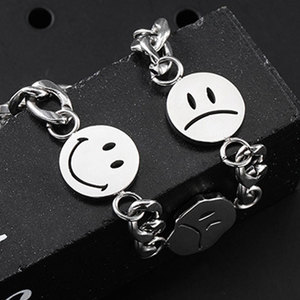 Bracelets et Joncs de Luxe en Gros, Chaîne de Main en Acier Inoxydable 316L, Bracelet Smiley pour Femmes et Hommes - Product Image 4