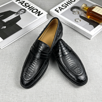 Mocassins de luxe style exotique pour homme, en cuir imprimé autruche, texture côtelée élégante, chaussures noires à enfiler pour gentleman