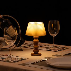 Lampe de table compacte en gros avec éclairage RVB à intensité variable, design moderne pour la maison et l'hôtel - Product Image 3