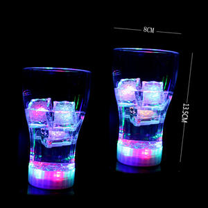 Hstyle New Party Supplies <span class=keywords><strong>Coca</strong></span> Flashing Lotus Beer Mug Flashing Drinking Cup Cambio <span class=keywords><strong>de</strong></span> color Beer Whisky Glass Cup para Barware - Product Image 1