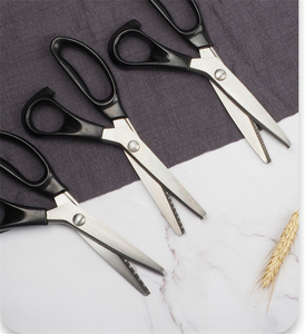 Usine de gros <span class=keywords><strong>Tissu</strong></span> dentelle ciseaux <span class=keywords><strong>Tissu</strong></span> motif coupe ondulé dent scie chien dent coupe <span class=keywords><strong>tissu</strong></span> dentelle coupe motif couture ciseaux - Product Image 4