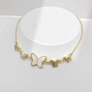 กำไลข้อมือทองเหลืองชุบทอง 18k ลายผีเสื้อ สำหรับใส่ทุกวัน ดีไซน์รูปหัวใจ โคลเวอร์ และเปลือกหอย แฟชั่นสำหรับสาวๆ - Product Image 1