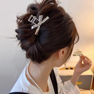 กิ๊บติดผมโลหะรูปโบว์ขนาดเล็กสุดหรูสำหรับเด็กผู้หญิง กิ๊บติดผมรูปหัวใจมินิสุดหรู เครื่องประดับผมสำหรับผู้หญิง - Product Image 4