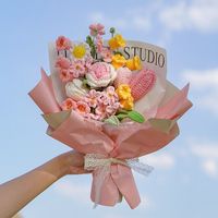 Lot de fleurs artificielles en gros pour mariage : roses à tige, tulipes, bouquets tricotés, fleurs au crochet faites à la main pour la Saint-Valentin