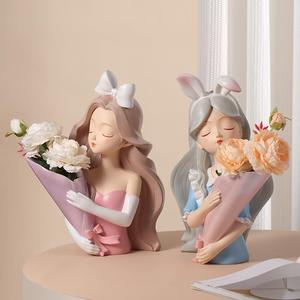 Vaso Artistico in Resina Alice Girl per Decorazione Casa, Ornamento per Composizioni Floreali, Mobile TV e Tavolo da Soggiorno - Product Image 2