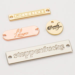 Accessoires pour sacs à vêtements Etiquette métallique avec logo personnalisé Hijab Couture Etiquette de maillot de bain en métal Chapeau Logo métallique argenté et doré pour vêtements Bikini - Product Image 1