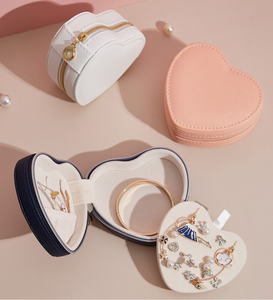 Boîte à bijoux de voyage personnalisée en cuir PU et velours, petite, en forme de cœur, avec fermeture éclair, pour la Saint-Valentin, vente en gros - Product Image 4