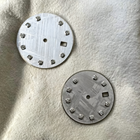 Cadran en nacre blanche lumineuse avec index sertis de diamants, compatible avec les mouvements automatiques Calibre 3035 et Calibre 3135