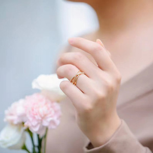 Anello di Lusso Q318 per Donna in Oro Giallo con Diamante Taglio Brillante Rotondo Colore G Naturale Stile Fidanzamento - Product Image 6