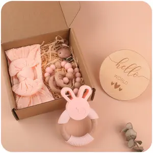 कस्टम नए जन्मे बच्चे स्नान उपहार लकड़ी के टेइथिंग बेबी रैटल खिलौना स्नान सेट बच्चों के लिए उपहार बॉक्स सेट