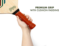 Pagaie de Pickleball en bois personnalisable avec un coussin d'amortissement d'excellente adhérence pour un meilleur contrôle de l'équilibre et une puissance de frappe
