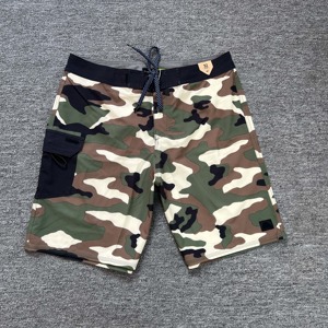 Shorts de bain pour hommes durables à séchage rapide avec cordon de serrage pour le surf et la natation - Product Image 2