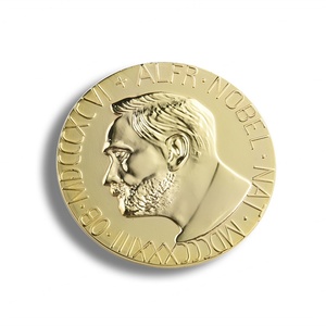 Monedas Coleccionables Personalizadas de Metal Dorado Redondo con Caracteres en Relieve y Logotipo en Plata - Product Image 4