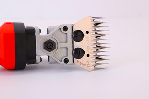 Esquiladora Eléctrica Profesional <span class=keywords><strong>de</strong></span> 690W <span class=keywords><strong>para</strong></span> Ovejas, Cortadora <span class=keywords><strong>de</strong></span> <span class=keywords><strong>Pelo</strong></span> Animal Flexible con Tijeras <span class=keywords><strong>para</strong></span> Lana, <span class=keywords><strong>para</strong></span> Uso Industrial y DIY - Product Image 4