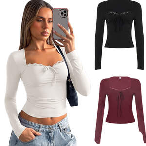 Crop top à manches longues pour femme, coupe ajustée, respirant, anti-UV, imprimé numérique, avec logo personnalisé et lien en dentelle - Product Image 1