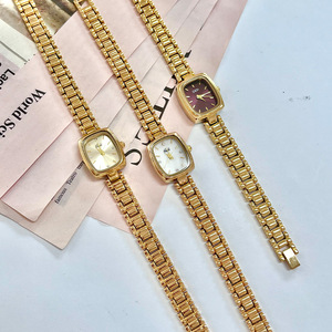 Montre-bracelet à quartz rétro avec cadran en nacre pour femme Montre carrée minimaliste pour une utilisation transfrontalière - Product Image 5