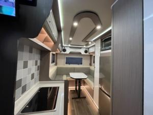 <span class=keywords><strong>Camion</strong></span>-<span class=keywords><strong>camping</strong></span>-car en fibre de verre personnalisé Overland Shell Body Mobile Outdoor House RV pour <span class=keywords><strong>camping</strong></span> et <span class=keywords><strong>camping</strong></span>-car dort 4 personnes - Product Image 4