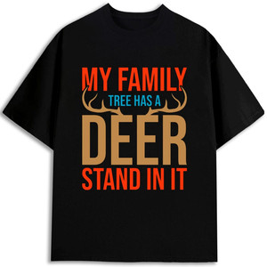 T-shirt pour homme « Mon arbre généalogique comprend un stand de chasse au cerf », 100 % coton, imprimé, manches courtes, col rond, coupe classique, fabriqué aux États-Unis - Product Image 1