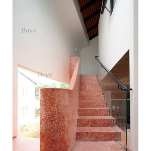 บันไดภายในอาคารพาณิชย์ บันไดลอยแบบโมเดิร์น บันไดหินขัดสีขาว - Product Image 2