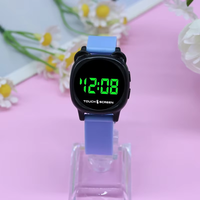 Montre Sportive 2026 Tendance Dessin Animé Homme Femme Étudiant, Lumineuse LED Numérique Verte, en Plastique Simple, Électronique