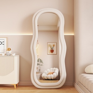 Miroir ondulé de luxe léger pour la maison, pour salon, chambre à coucher, miroir de forme spéciale, cadre en bois recouvert de flanelle, sur pied - Product Image 2
