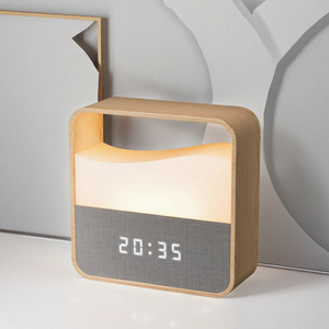 Réveil numérique minimaliste en bambou avec rétroéclairage pour la table de chevet - Product Image 2