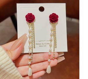 <span class=keywords><strong>Orecchini</strong></span> a <span class=keywords><strong>Fiore</strong></span> di Camelia Rossa con Ago d'Argento, <span class=keywords><strong>Orecchini</strong></span> Personalizzati con Perle e Diamanti a Nappina per Donne - Product Image 2