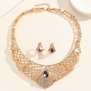 Conjunto de collar y pendientes exagerados de moda para mujer, estilo europeo y estadounidense, cadena de aleación con flores, accesorios para novias - Product Image 2