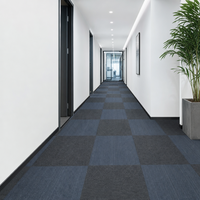 Dalles de moquette en polypropylène à boucles, modernes, écologiques, antidérapantes, pour usage commercial, hôtels, salles de banquet et chambres.