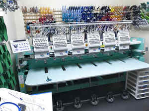 Máquina de bordado plano computarizada <span class=keywords><strong>Tajima</strong></span> de alta velocidad 6 12 <span class=keywords><strong>20</strong></span> cabeza 9/12/15 agujas sombrero camiseta máquina de bordado industrial - Product Image 2