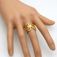 Nouvelle Arrivée Bague Géométrique en Acier Inoxydable Plaqué Or 18K avec Fleur Creuse et Zircon, Vente en Gros