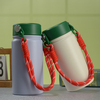Botol Air Termos Warna Solid Matte Bahan Stainless Steel 304 Terisolasi, Flask Portabel Dengan Tali Anyaman untuk Penggunaan Sehari-hari di Luar Ruangan