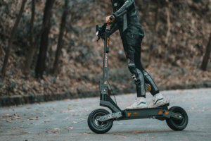 KuKirin G4, Almacén del Reino Unido y la UE, Largo Alcance, Neumáticos Anchos de 11 Pulgadas, Pantalla Táctil, Frenos de Disco Dobles, Luces LED, Scooter Todoterreno Plegable - Product Image 5