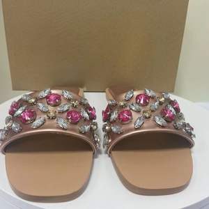 Babouches Femme Colorées à Strass, Antidérapantes, Confortables, Élégantes, Chaussures d'Extérieur, Sandales Plates d'Été pour Femmes - Product Image 4