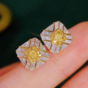 Boucles d'oreilles clous carrées cannelées en or jaune 18 carats Xinfly avec diamant rond de 0,7 ct – Bijoux de luxe - Product Image 4