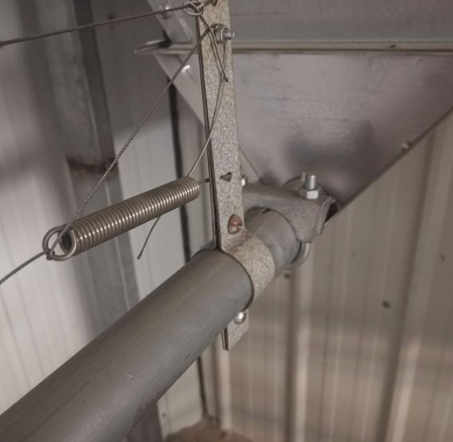1.5KW HX Poultry Farm Equipment With Hopper Galvanized Pipe