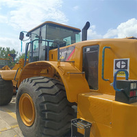 Chargeur Premium Caterpillar avec un design supérieur pour les travaux difficiles, équipé d'une pompe hydraulique de marque Moog