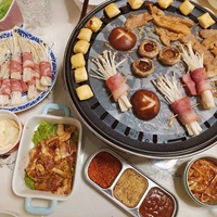 Équipement extérieur de restaurant de gril de charbon de bois d'acier inoxydable de gril de BBQ coréen commercial avec la base en bois isolée