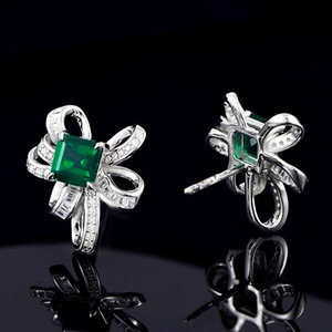 Boucles d'oreilles carrées à ruban pour femmes, design géométrique pour le soir et le quotidien - Product Image 4