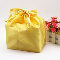 Sac pochette cadeau avec cordon de serrage en satin avec logo personnalisé pour les cheveux, les cils, les perruques, le stockage de bijoux, l'emballage de textiles en velours de qualité