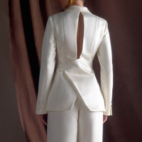 Veste de costume blanche ajustée sur mesure avec logo OEM en gros, blazer en satin blanc à dos ouvert pour femmes