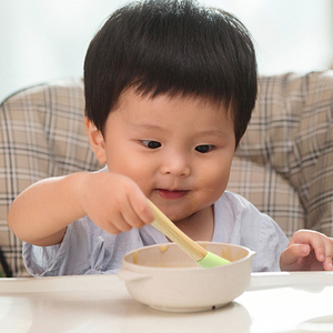 Kit d'ustensiles pour bébé en silicone à construction solide, facile à nettoyer, ensemble de couverts pour nourrissons, résistant aux hautes températures, produit pour la salle à manger des enfants - Product Image 4