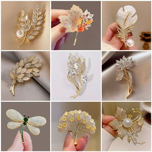 Nuevo Estilo Broche Floral de Aleación Chapada de Alta Gama para Mujer, Venta al por Mayor, Compra a Granel, Pin de Alta Calidad para Abrigos y Trajes, de Primera Categoría - Product Image 5