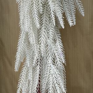 Guirlande de pin de Norfolk blanc vigne de Noël enneigée artificielle 210cm 240cm 270cm pour la décoration de la maison et de l'événement - Product Image 1