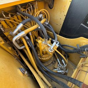 รถขุดไฮดรอลิกแบบตีนตะขาบ Caterpillar 320CL มือสอง ขนาด 20 ตัน คุณภาพสูง ใช้งานน้อย เหมาะสำหรับงานก่อสร้าง - Product Image 1