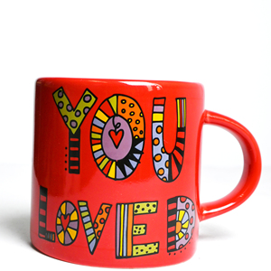 Cốc gốm màu đỏ rực rỡ với thiết kế bán tròn độc đáo và túi bên tiện lợi, lý tưởng cho những người yêu thích cà phê và trà - Product Image 4