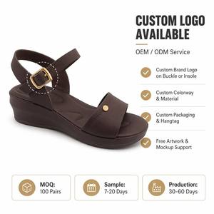 <span class=keywords><strong>Sandales</strong></span> compensées basses pour femmes en cuir PU à bride unique avec boucle dorée, antidérapantes, confortables et élégantes - Product Image 4