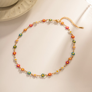 Gioielli donna OEM 18K placcato oro colorato in acciaio inox piccola <span class=keywords><strong>collana</strong></span> di fiori margherita - Product Image 3